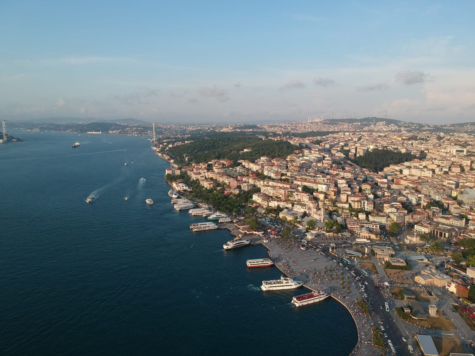 Tarabya'da Tadilat: Boğaz'ın Sakin Kuzeyinde Tarihi Evler ve Özenli Şantiye (2026)