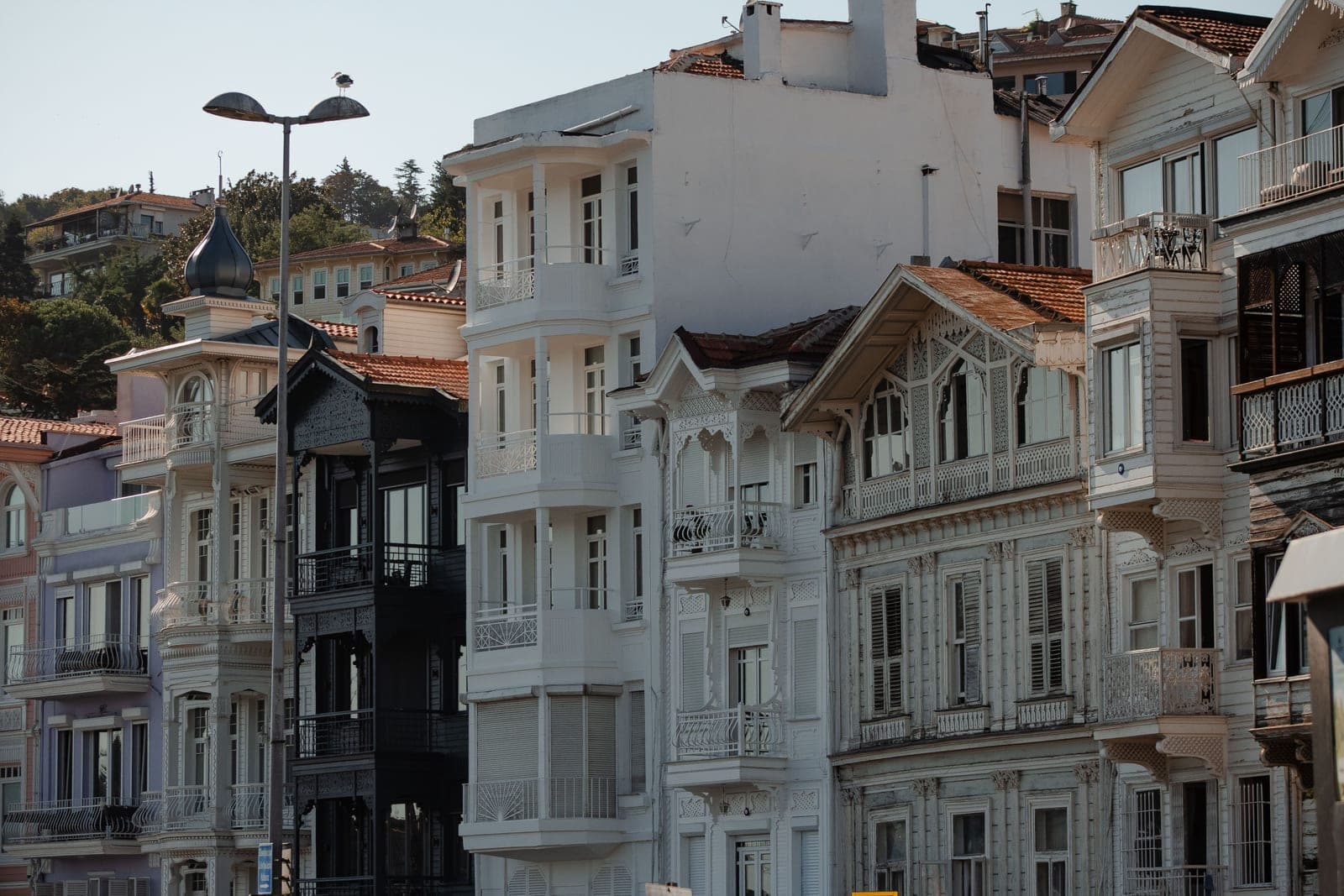 Renovating in Yeşilköy: Home Renewal in a Historic Seaside-Town Setting (2026)
