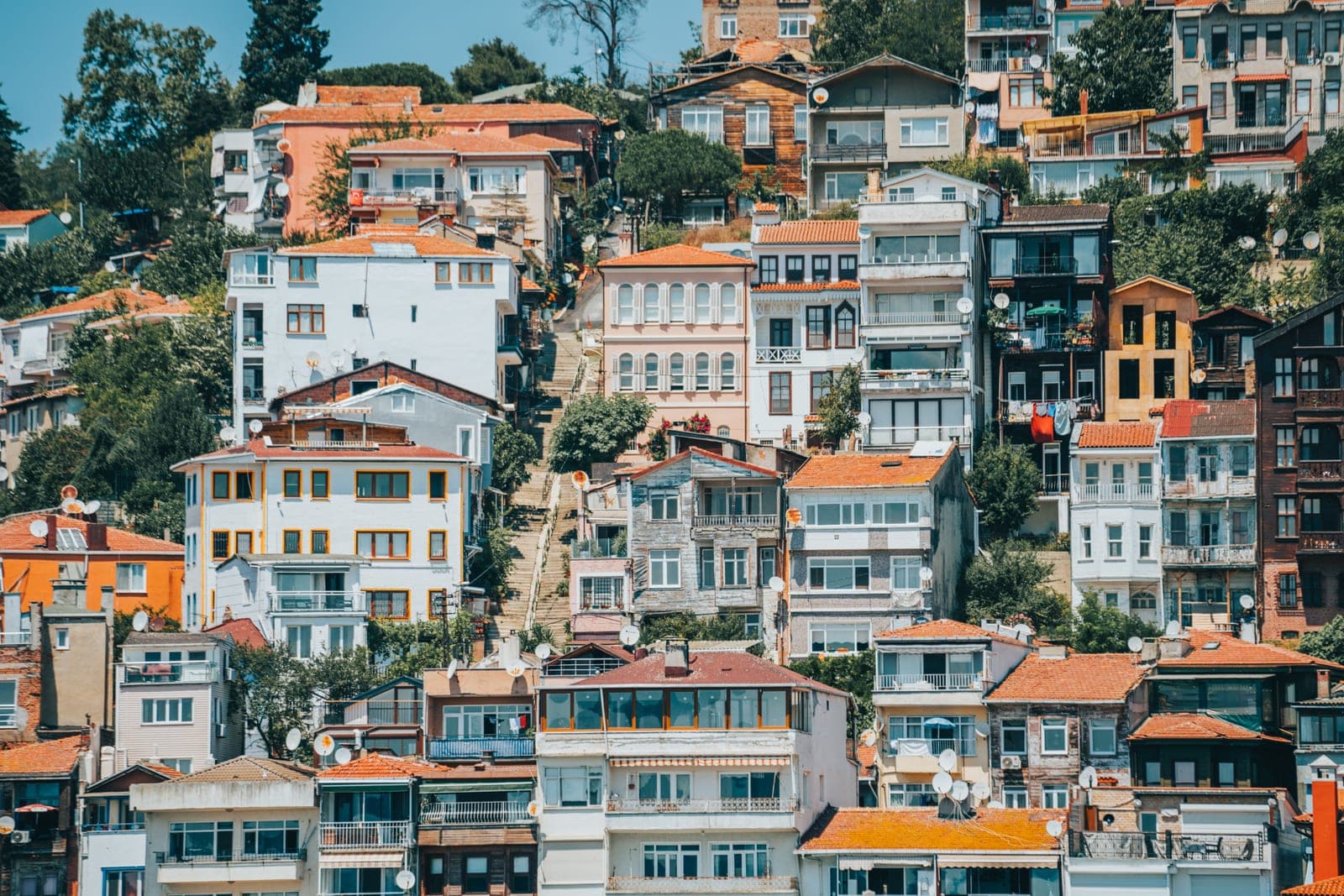 Acıbadem'de Daire Tadilatı: Yamaçtaki Apartmanlarda Dikkat Edilmesi Gerekenler (2026)