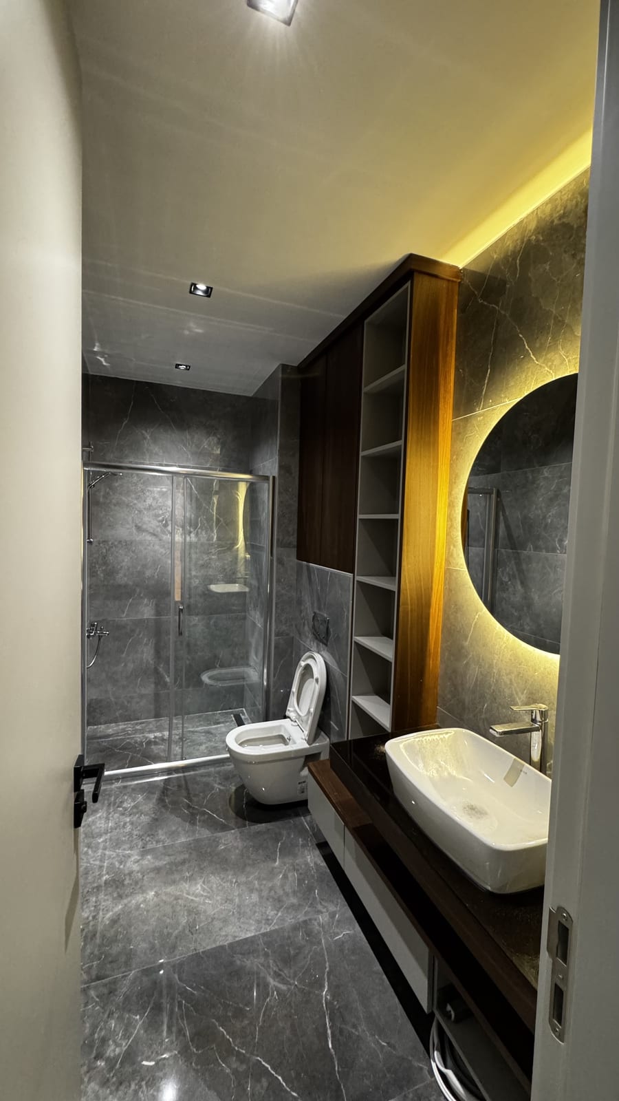 Banyo Tadilatı — Yuvarlak Aynalı Banyo